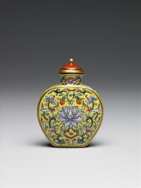 粉彩黃地纏枝花卉紋鼻煙壺
