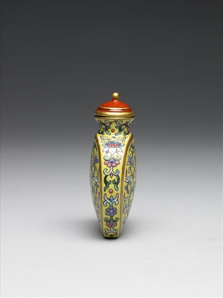 粉彩黃地纏枝花卉紋鼻煙壺