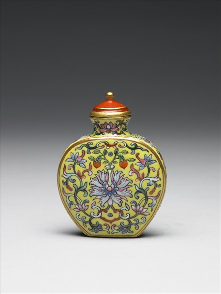 粉彩黃地纏枝花卉紋鼻煙壺