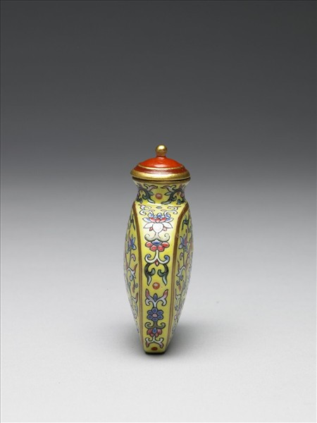 粉彩黃地纏枝花卉紋鼻煙壺