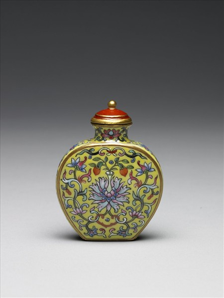 粉彩黃地纏枝花卉紋鼻煙壺