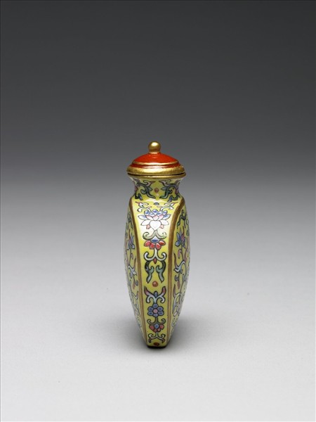 粉彩黃地纏枝花卉紋鼻煙壺