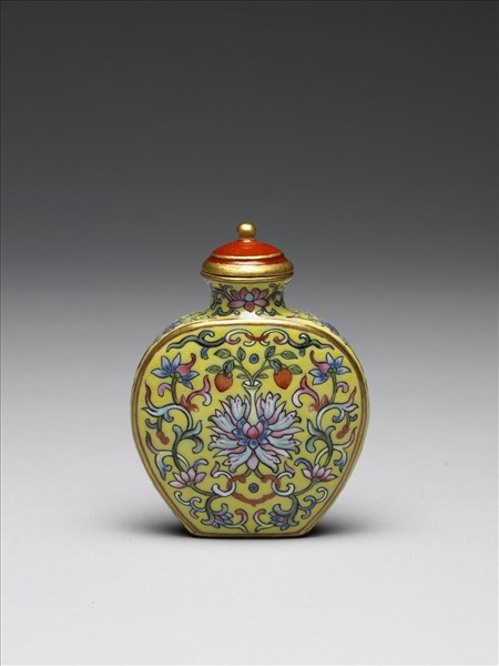 粉彩黃地纏枝花卉紋鼻煙壺