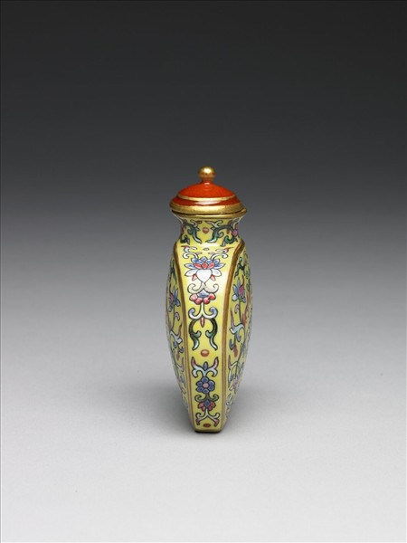 粉彩黃地纏枝花卉紋鼻煙壺