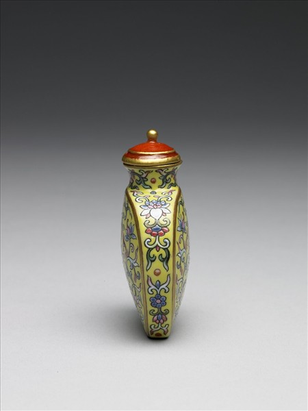粉彩黃地纏枝花卉紋鼻煙壺