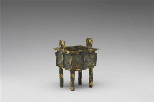 銅灑金雲雷紋方鼎