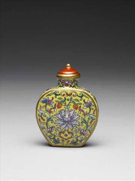 粉彩黃地纏枝花卉紋鼻煙壺
