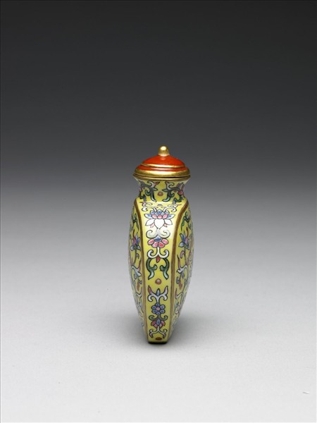 粉彩黃地纏枝花卉紋鼻煙壺