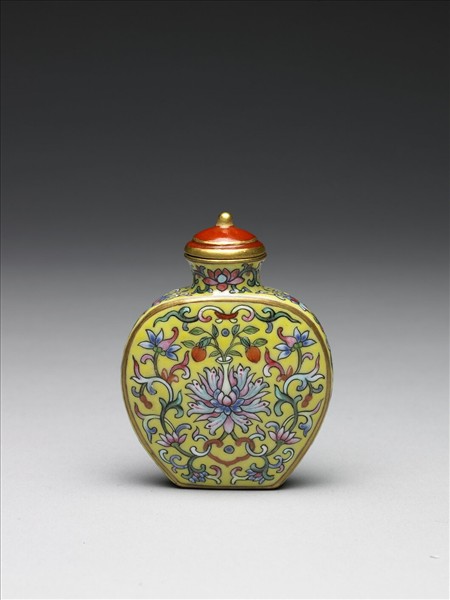 粉彩黃地纏枝花卉紋鼻煙壺