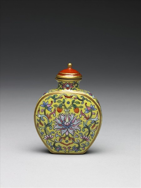 粉彩黃地纏枝花卉紋鼻煙壺