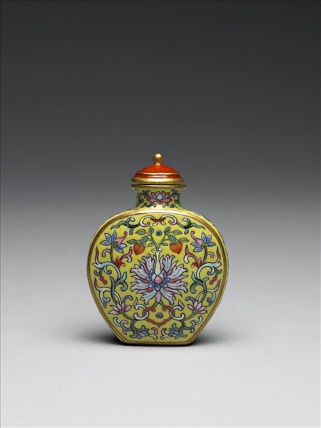 粉彩黃地纏枝花卉紋鼻煙壺