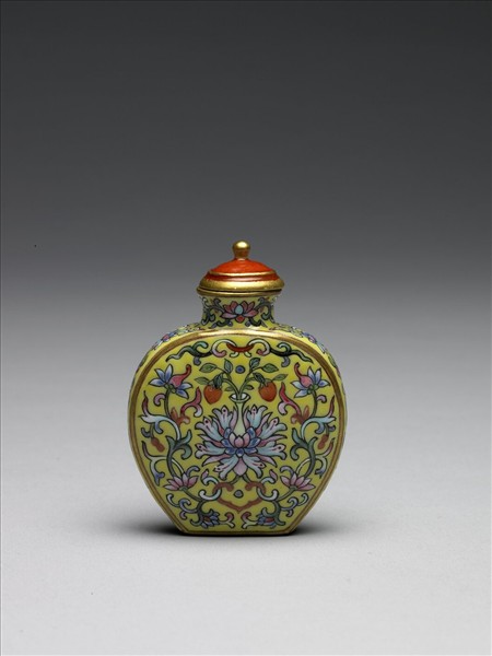 粉彩黃地纏枝花卉紋鼻煙壺