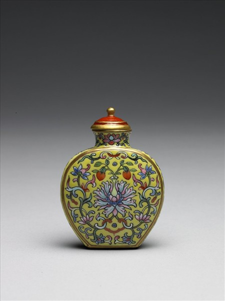 粉彩黃地纏枝花卉紋鼻煙壺