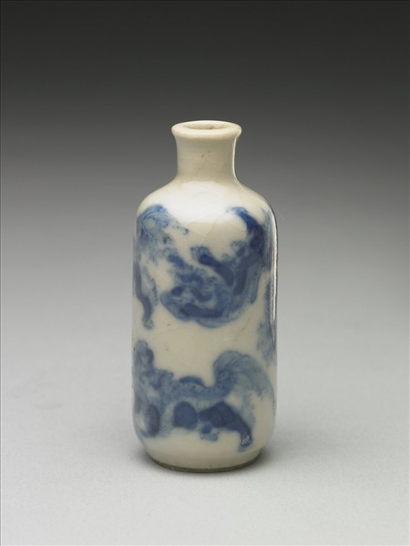 青花瓷獅子滾繡球紋鼻煙壺