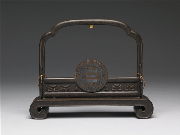 乾卦龍紋几形木架