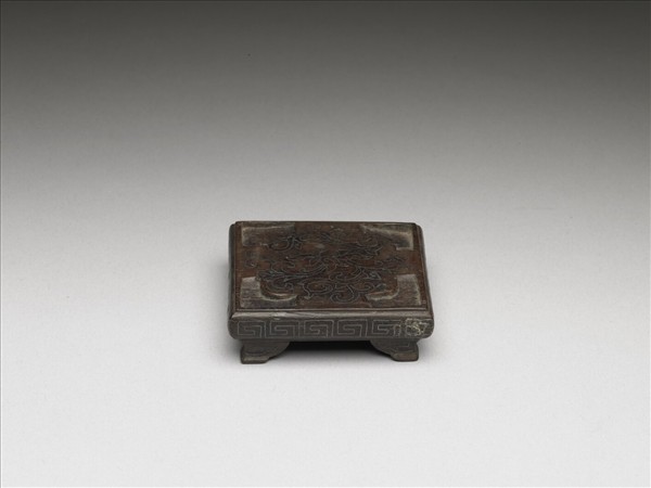 嵌銀番蓮紋木座