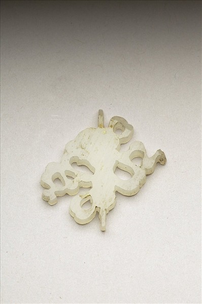 八寶紋玉飾（寶傘）