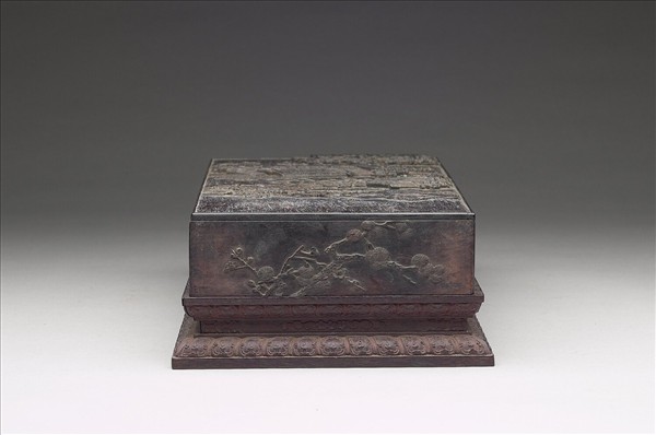 紫檀山水紋木盒