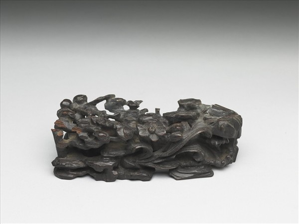 湖石花卉紋木座