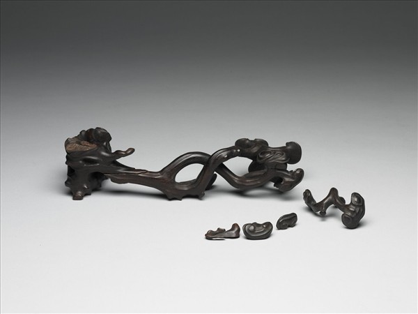 紫檀靈芝紋木座