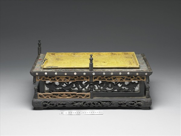 鏤雕須彌座式木座