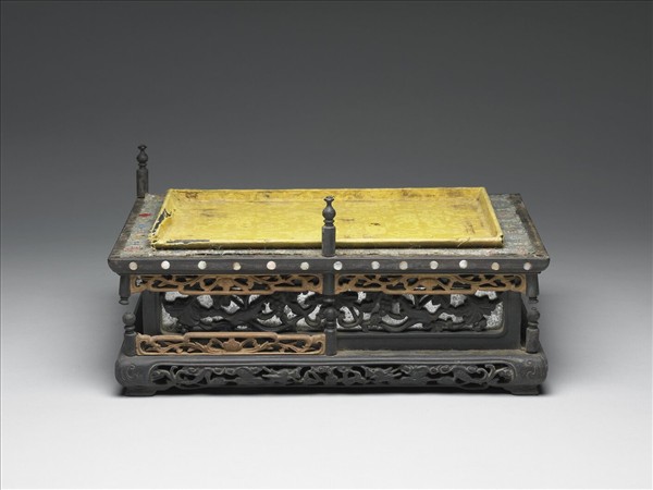 鏤雕須彌座式木座