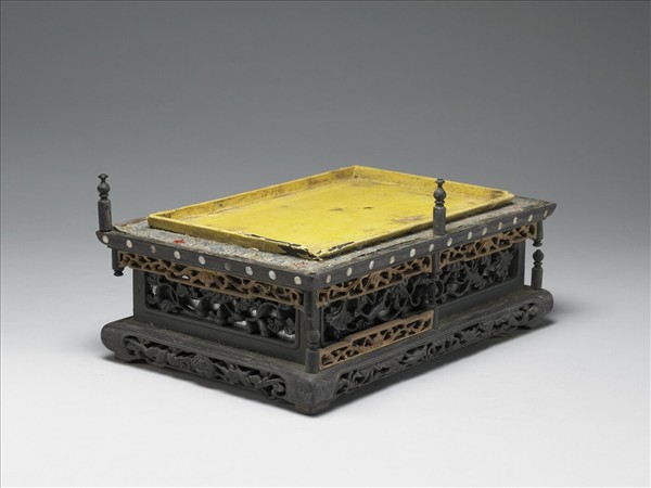 鏤雕須彌座式木座