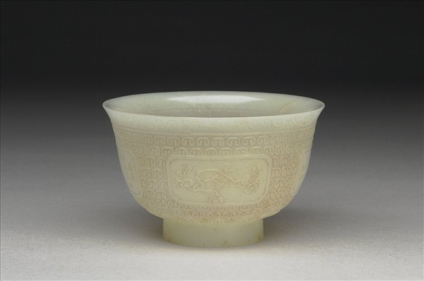 御製四季花卉詩玉杯