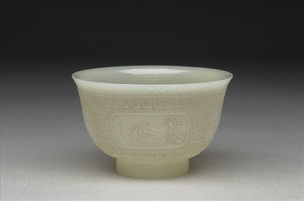 御製四季花卉詩玉杯