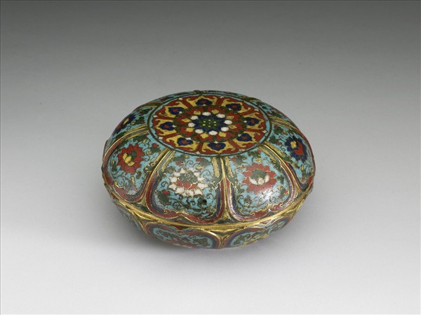 掐絲琺瑯番蓮紋盒