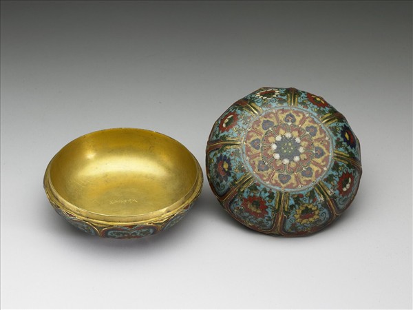 掐絲琺瑯番蓮紋盒