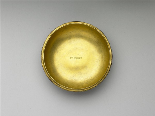 掐絲琺瑯番蓮紋盒