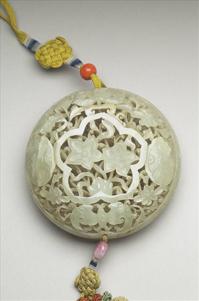 玉鏤雕水仙香盒