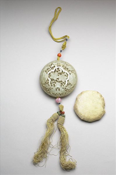 玉鏤雕水仙香盒