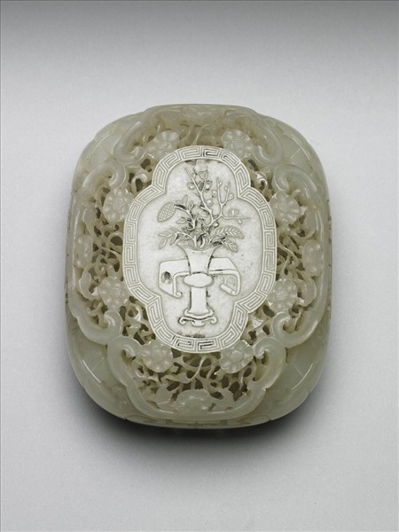 玉鏤雕博古花卉圖香盒