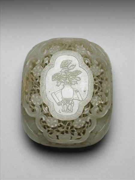 玉鏤雕博古花卉圖香盒