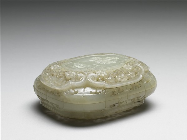 玉鏤雕博古花卉圖香盒