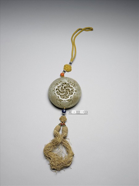 玉鏤雕和合二仙圖香盒