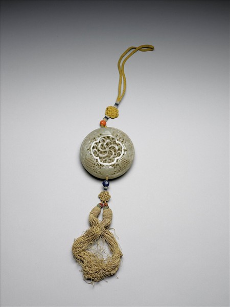 玉鏤雕和合二仙圖香盒