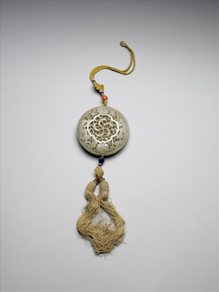 玉鏤雕和合二仙圖香盒