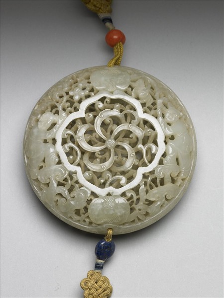 玉鏤雕和合二仙圖香盒