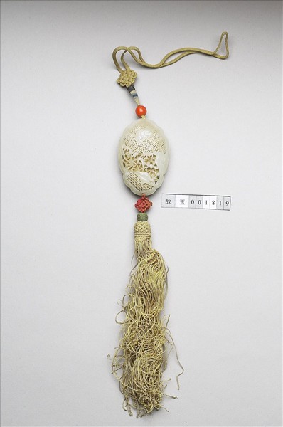 玉鏤雕耄耋圖香盒