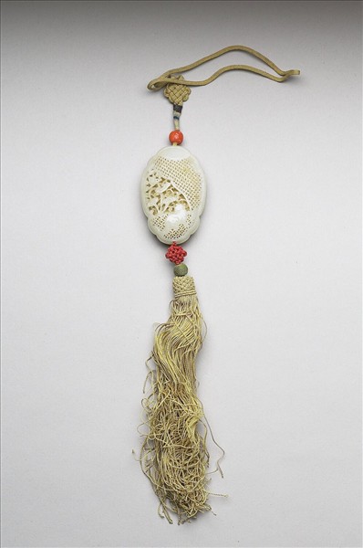 玉鏤雕耄耋圖香盒