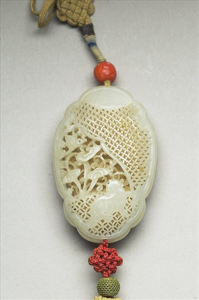 玉鏤雕耄耋圖香盒