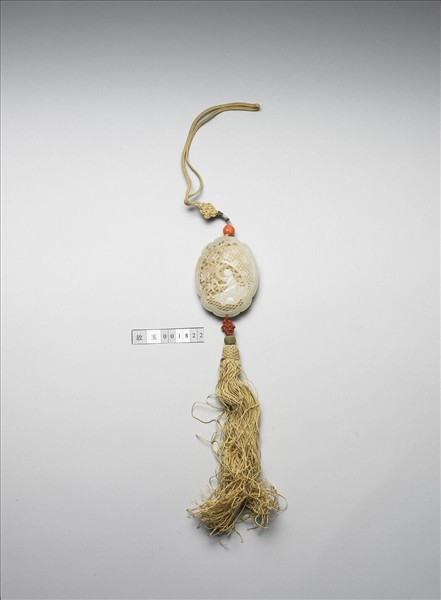 玉鏤雕人物香盒