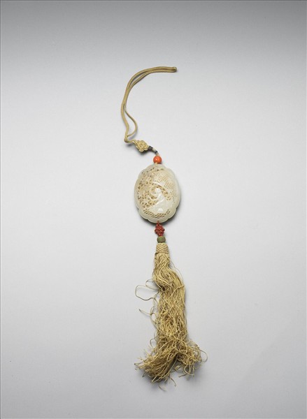 玉鏤雕人物香盒