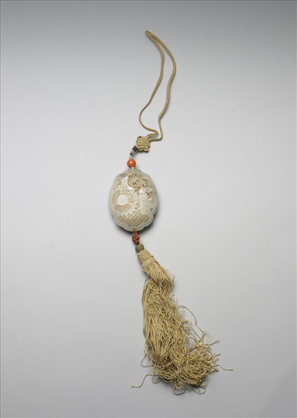 玉鏤雕人物香盒