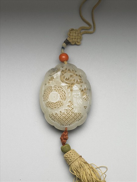 玉鏤雕人物香盒