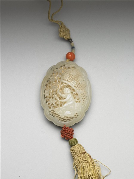 玉鏤雕人物香盒