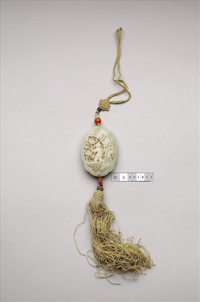 玉鏤雕人物香盒